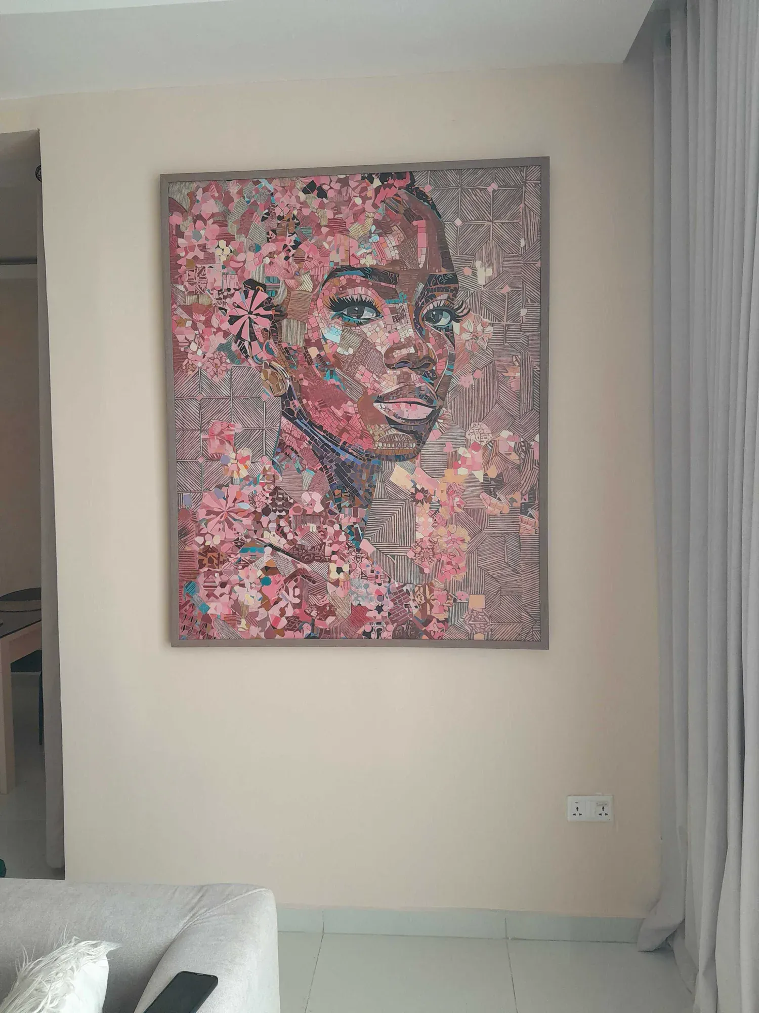 Detailed view of the Damis bespoke portrait